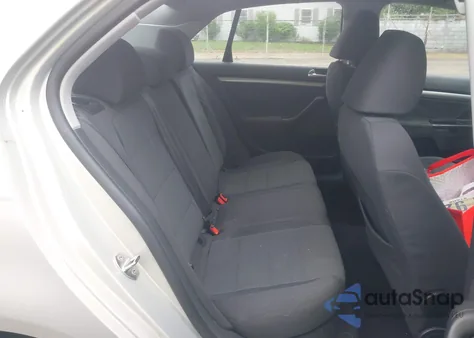 2010 Volkswagen Jetta S z USA, uszkodzony, nr VIN 3VWJZ7AJ5AM089487